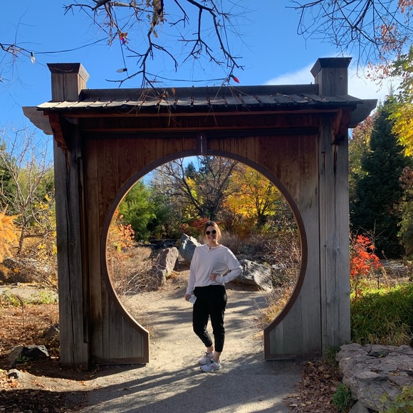 Meet your Posher, Megan - Picture 1 of 1